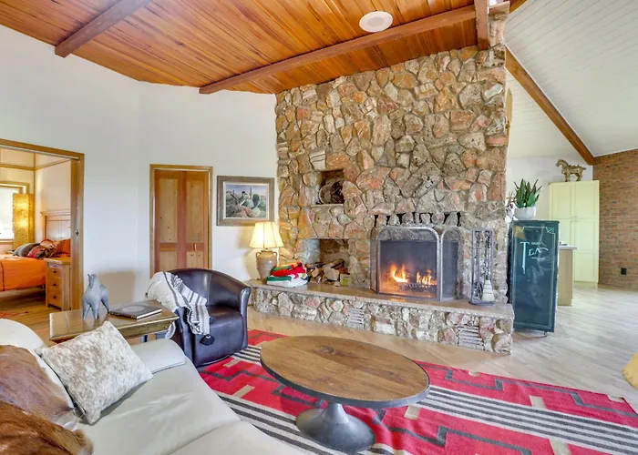 Private Oasis On 10 Acres! Mtn Views