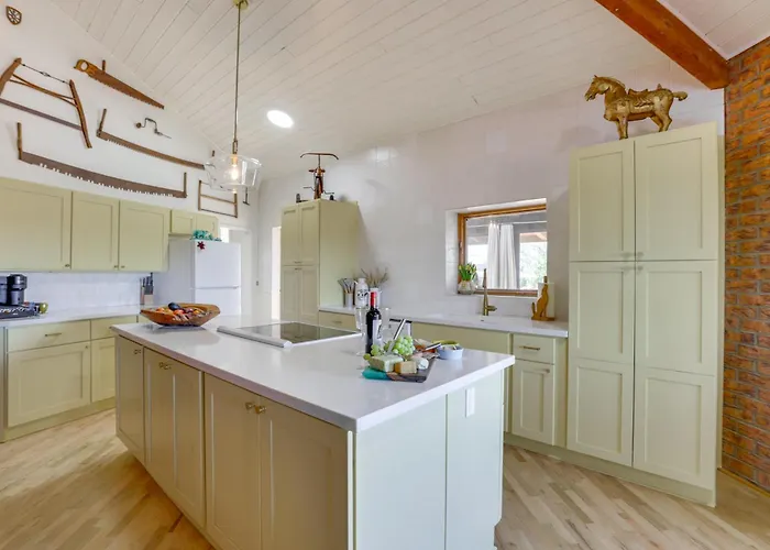 Private Oasis On 10 Acres! Mtn Views *