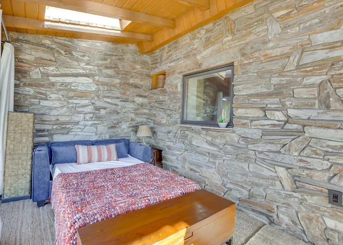 Private Oasis On 10 Acres! Mtn Views